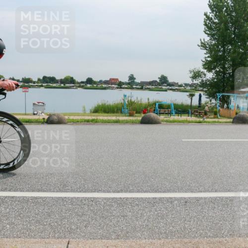 15.06.2025 - 27. Vierlanden-Triathlon H.Heesch http://msf.ph/oto/8052441 15.06.2025 10:58:40 Radfahren 64, 144, 693 meine-sportfotos.de