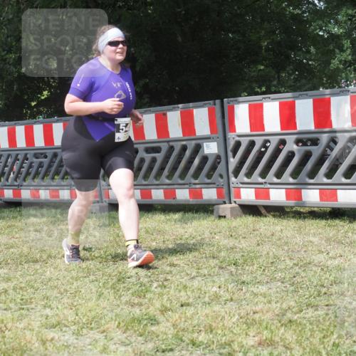 21.06.2025 - 27. Vierlanden-Triathlon KatJ http://msf.ph/oto/8052442 15.06.2025 11:57:04 Ziel 549 meine-sportfotos.de