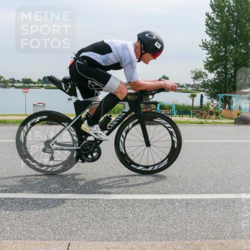 15.06.2025 - 27. Vierlanden-Triathlon H.Heesch http://msf.ph/oto/8052443 15.06.2025 10:58:40 Radfahren 64, 144, 693 meine-sportfotos.de