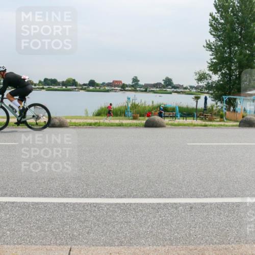 15.06.2025 - 27. Vierlanden-Triathlon H.Heesch http://msf.ph/oto/8052449 15.06.2025 10:58:54 Radfahren 23, 471, 477, 595 meine-sportfotos.de