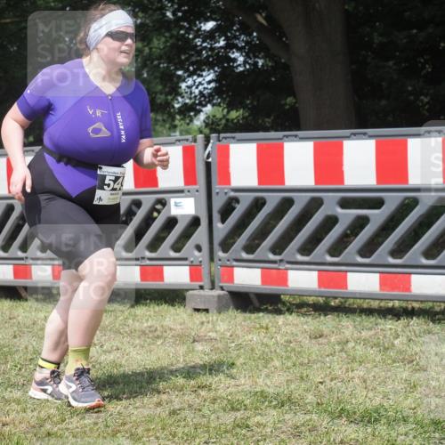 21.06.2025 - 27. Vierlanden-Triathlon KatJ http://msf.ph/oto/8052452 15.06.2025 11:57:05 Ziel 549 meine-sportfotos.de