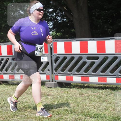 21.06.2025 - 27. Vierlanden-Triathlon KatJ http://msf.ph/oto/8052455 15.06.2025 11:57:05 Ziel 549 meine-sportfotos.de