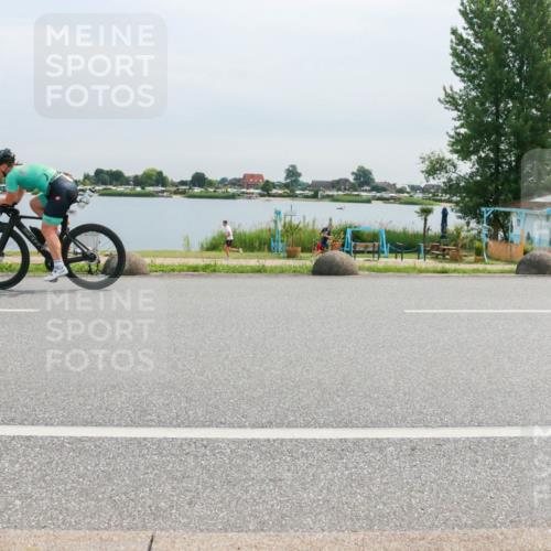 15.06.2025 - 27. Vierlanden-Triathlon H.Heesch http://msf.ph/oto/8052472 15.06.2025 10:59:08 Radfahren 247, 562, 621 meine-sportfotos.de