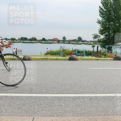 15.06.2025 - 27. Vierlanden-Triathlon H.Heesch http://msf.ph/oto/8052474 15.06.2025 10:59:08 Radfahren 247, 562, 621 meine-sportfotos.de