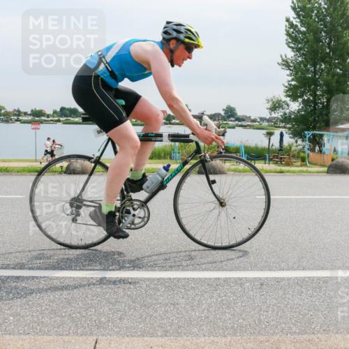 15.06.2025 - 27. Vierlanden-Triathlon H.Heesch http://msf.ph/oto/8052476 15.06.2025 10:59:08 Radfahren 247, 562, 621 meine-sportfotos.de