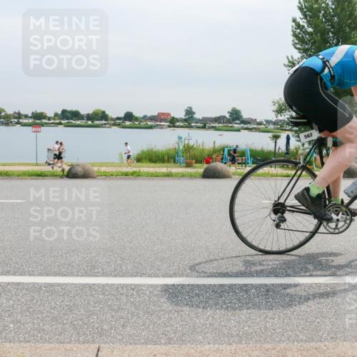15.06.2025 - 27. Vierlanden-Triathlon H.Heesch http://msf.ph/oto/8052478 15.06.2025 10:59:08 Radfahren 247, 562, 621 meine-sportfotos.de