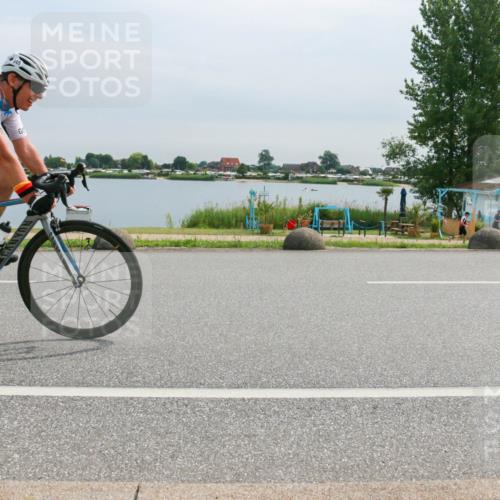 15.06.2025 - 27. Vierlanden-Triathlon H.Heesch http://msf.ph/oto/8052480 15.06.2025 10:59:18 Radfahren 445, 472 meine-sportfotos.de