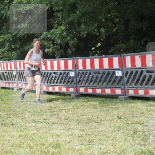 21.06.2025 - 27. Vierlanden-Triathlon KatJ http://msf.ph/oto/8052494 15.06.2025 11:59:01 Ziel 574 meine-sportfotos.de