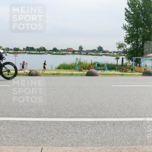 15.06.2025 - 27. Vierlanden-Triathlon H.Heesch http://msf.ph/oto/8052495 15.06.2025 10:59:32 Radfahren 206, 220, 526, 611, 652, 775 meine-sportfotos.de