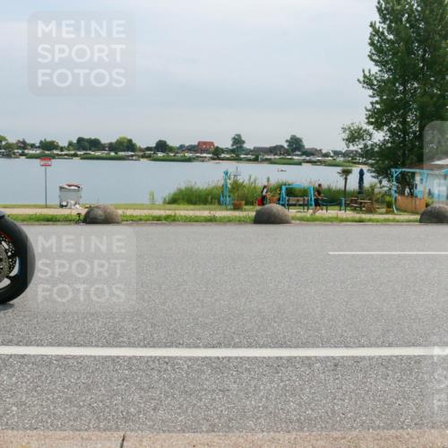 15.06.2025 - 27. Vierlanden-Triathlon H.Heesch http://msf.ph/oto/8052502 15.06.2025 10:59:35 Radfahren 206, 220, 526, 611, 652, 775 meine-sportfotos.de