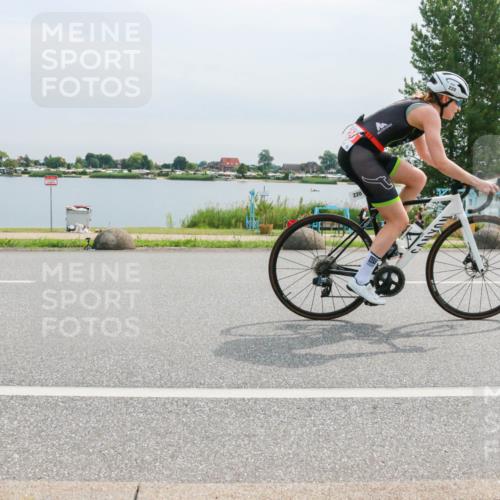 15.06.2025 - 27. Vierlanden-Triathlon H.Heesch http://msf.ph/oto/8052510 15.06.2025 10:59:35 Radfahren 206, 220, 526, 611, 652, 775 meine-sportfotos.de