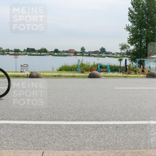 15.06.2025 - 27. Vierlanden-Triathlon H.Heesch http://msf.ph/oto/8052514 15.06.2025 10:59:36 Radfahren 206, 220, 526, 611, 652, 775 meine-sportfotos.de
