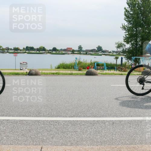 15.06.2025 - 27. Vierlanden-Triathlon H.Heesch http://msf.ph/oto/8052517 15.06.2025 10:59:36 Radfahren 206, 220, 526, 611, 652, 775 meine-sportfotos.de
