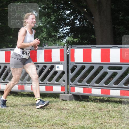 21.06.2025 - 27. Vierlanden-Triathlon KatJ http://msf.ph/oto/8052518 15.06.2025 11:59:03 Ziel 574 meine-sportfotos.de