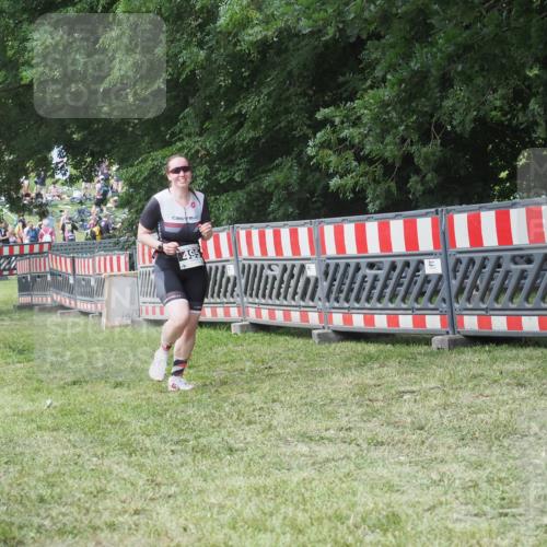 21.06.2025 - 27. Vierlanden-Triathlon KatJ http://msf.ph/oto/8052522 15.06.2025 12:00:51 Ziel 495 meine-sportfotos.de