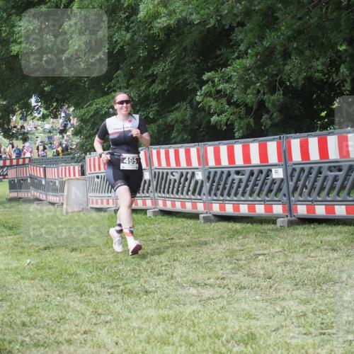 21.06.2025 - 27. Vierlanden-Triathlon KatJ http://msf.ph/oto/8052524 15.06.2025 12:00:51 Ziel 495 meine-sportfotos.de