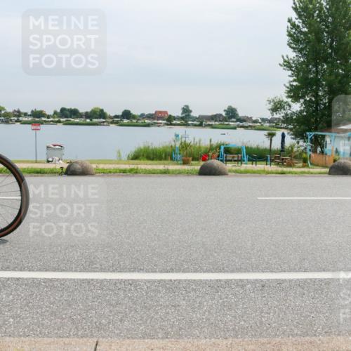 15.06.2025 - 27. Vierlanden-Triathlon H.Heesch http://msf.ph/oto/8052533 15.06.2025 10:59:49 Radfahren 459, 483 meine-sportfotos.de