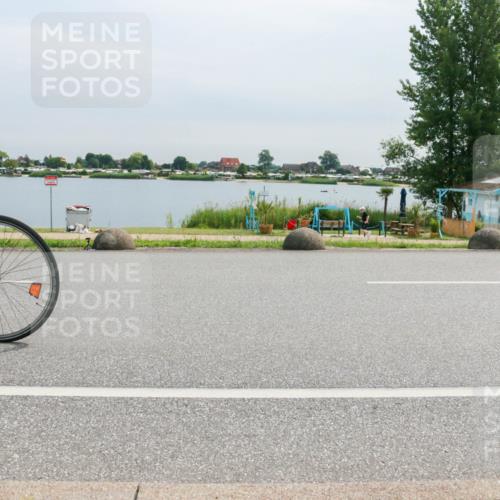 15.06.2025 - 27. Vierlanden-Triathlon H.Heesch http://msf.ph/oto/8052536 15.06.2025 10:59:56 Radfahren 374, 682 meine-sportfotos.de