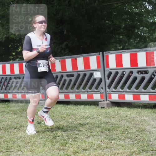 21.06.2025 - 27. Vierlanden-Triathlon KatJ http://msf.ph/oto/8052537 15.06.2025 12:00:53 Ziel 495 meine-sportfotos.de