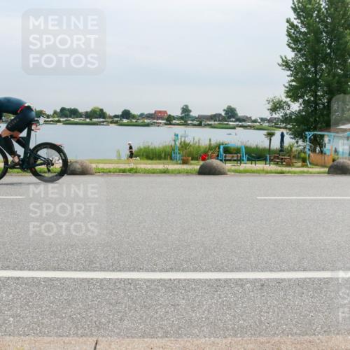 15.06.2025 - 27. Vierlanden-Triathlon H.Heesch http://msf.ph/oto/8052540 15.06.2025 10:59:58 Radfahren 374, 682 meine-sportfotos.de