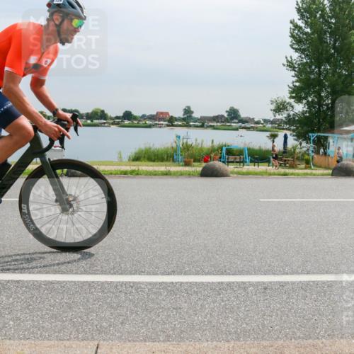 15.06.2025 - 27. Vierlanden-Triathlon H.Heesch http://msf.ph/oto/8052544 15.06.2025 11:00:06 Radfahren 129 meine-sportfotos.de