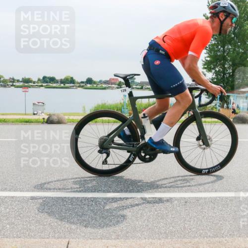 15.06.2025 - 27. Vierlanden-Triathlon H.Heesch http://msf.ph/oto/8052546 15.06.2025 11:00:06 Radfahren 129 meine-sportfotos.de