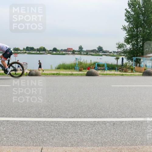 15.06.2025 - 27. Vierlanden-Triathlon H.Heesch http://msf.ph/oto/8052556 15.06.2025 11:00:23 Radfahren 676 meine-sportfotos.de