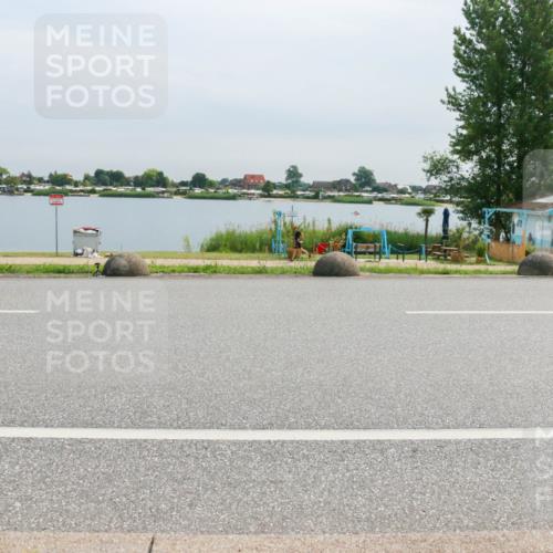 15.06.2025 - 27. Vierlanden-Triathlon H.Heesch http://msf.ph/oto/8052562 15.06.2025 11:00:28 Radfahren 227, 489, 571, 650, 676 meine-sportfotos.de