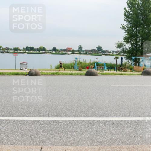 15.06.2025 - 27. Vierlanden-Triathlon H.Heesch http://msf.ph/oto/8052564 15.06.2025 11:00:29 Radfahren 227, 489, 571, 650, 676 meine-sportfotos.de