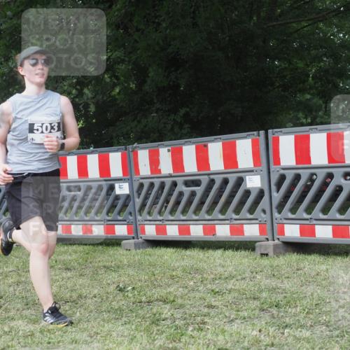 21.06.2025 - 27. Vierlanden-Triathlon KatJ http://msf.ph/oto/8052568 15.06.2025 12:01:42 Ziel 503 meine-sportfotos.de