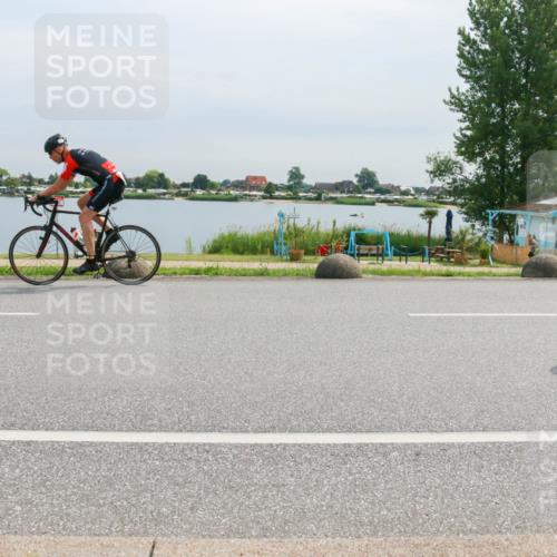 15.06.2025 - 27. Vierlanden-Triathlon H.Heesch http://msf.ph/oto/8052575 15.06.2025 11:00:32 Radfahren 157, 227, 489, 571, 638, 650 meine-sportfotos.de