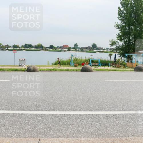 15.06.2025 - 27. Vierlanden-Triathlon H.Heesch http://msf.ph/oto/8052590 15.06.2025 11:00:36 Radfahren 157, 162, 417, 489, 638 meine-sportfotos.de