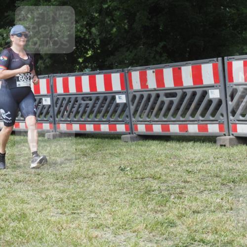 21.06.2025 - 27. Vierlanden-Triathlon KatJ http://msf.ph/oto/8052593 15.06.2025 12:04:29 Ziel 602 meine-sportfotos.de