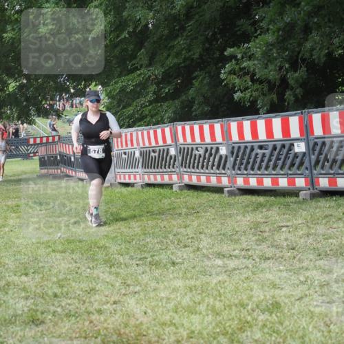 21.06.2025 - 27. Vierlanden-Triathlon KatJ http://msf.ph/oto/8052605 15.06.2025 12:04:44 Ziel 578 meine-sportfotos.de