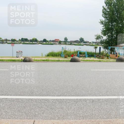 15.06.2025 - 27. Vierlanden-Triathlon H.Heesch http://msf.ph/oto/8052619 15.06.2025 11:00:41 Radfahren 61, 162, 417, 421, 586, 726, 759 meine-sportfotos.de