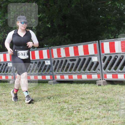21.06.2025 - 27. Vierlanden-Triathlon KatJ http://msf.ph/oto/8052620 15.06.2025 12:04:46 Ziel 578 meine-sportfotos.de