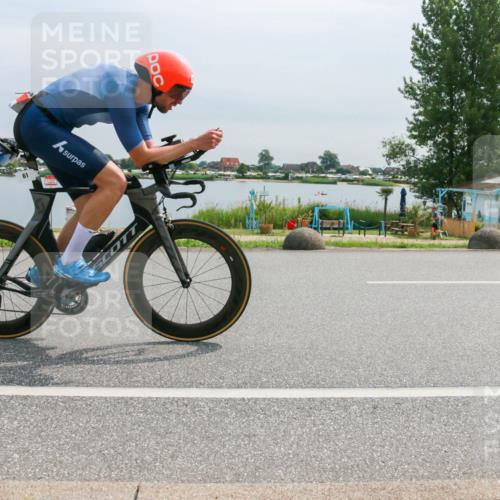 15.06.2025 - 27. Vierlanden-Triathlon H.Heesch http://msf.ph/oto/8052623 15.06.2025 11:00:42 Radfahren 61, 226, 417, 421, 586, 726, 759 meine-sportfotos.de