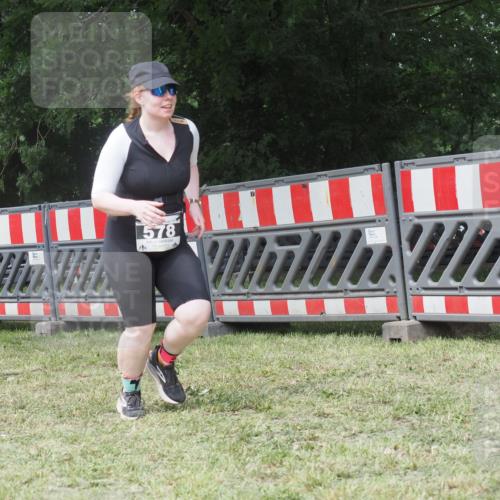 21.06.2025 - 27. Vierlanden-Triathlon KatJ http://msf.ph/oto/8052625 15.06.2025 12:04:46 Ziel 578 meine-sportfotos.de