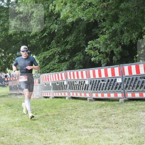 21.06.2025 - 27. Vierlanden-Triathlon KatJ http://msf.ph/oto/8052637 15.06.2025 12:06:03 Ziel 38 meine-sportfotos.de