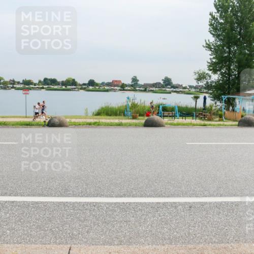 15.06.2025 - 27. Vierlanden-Triathlon H.Heesch http://msf.ph/oto/8052638 15.06.2025 11:00:44 Radfahren 61, 226, 421, 586, 726, 759 meine-sportfotos.de