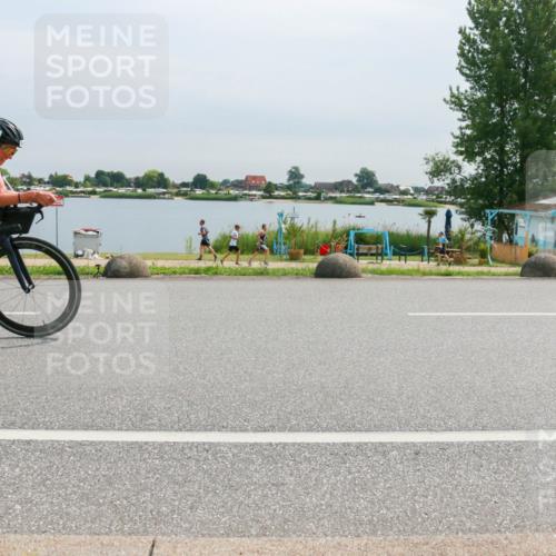 15.06.2025 - 27. Vierlanden-Triathlon H.Heesch http://msf.ph/oto/8052647 15.06.2025 11:00:46 Radfahren 226, 421, 586, 726, 759 meine-sportfotos.de