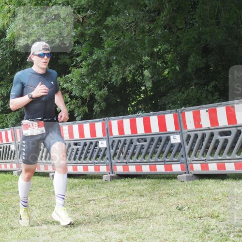 21.06.2025 - 27. Vierlanden-Triathlon KatJ http://msf.ph/oto/8052648 15.06.2025 12:06:04 Ziel 38 meine-sportfotos.de