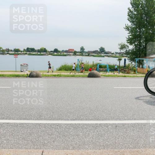 15.06.2025 - 27. Vierlanden-Triathlon H.Heesch http://msf.ph/oto/8052651 15.06.2025 11:00:47 Radfahren 226, 421, 586, 726, 759 meine-sportfotos.de