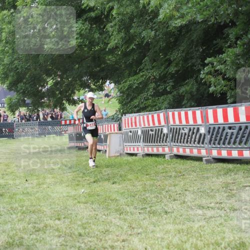 21.06.2025 - 27. Vierlanden-Triathlon KatJ http://msf.ph/oto/8052658 15.06.2025 12:06:16 Ziel 248 meine-sportfotos.de