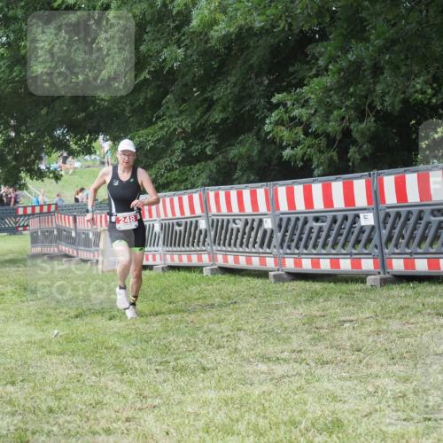 21.06.2025 - 27. Vierlanden-Triathlon KatJ http://msf.ph/oto/8052663 15.06.2025 12:06:17 Ziel 248 meine-sportfotos.de