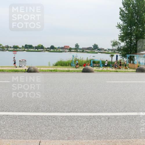 15.06.2025 - 27. Vierlanden-Triathlon H.Heesch http://msf.ph/oto/8052664 15.06.2025 11:00:48 Radfahren 226, 421, 586 meine-sportfotos.de