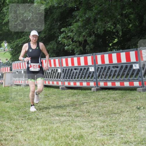 21.06.2025 - 27. Vierlanden-Triathlon KatJ http://msf.ph/oto/8052674 15.06.2025 12:06:18 Ziel 248 meine-sportfotos.de