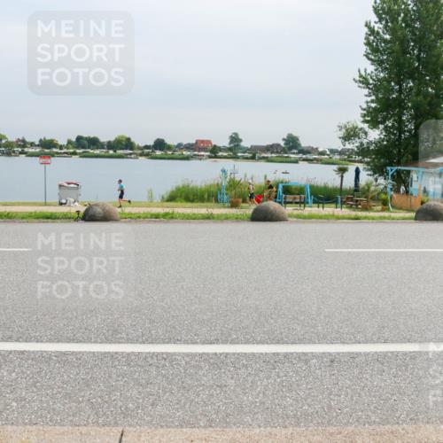15.06.2025 - 27. Vierlanden-Triathlon H.Heesch http://msf.ph/oto/8052679 15.06.2025 11:00:50 Radfahren 226 meine-sportfotos.de