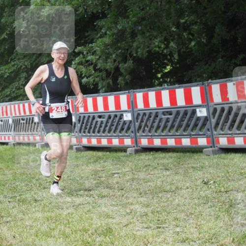 21.06.2025 - 27. Vierlanden-Triathlon KatJ http://msf.ph/oto/8052680 15.06.2025 12:06:19 Ziel 248 meine-sportfotos.de
