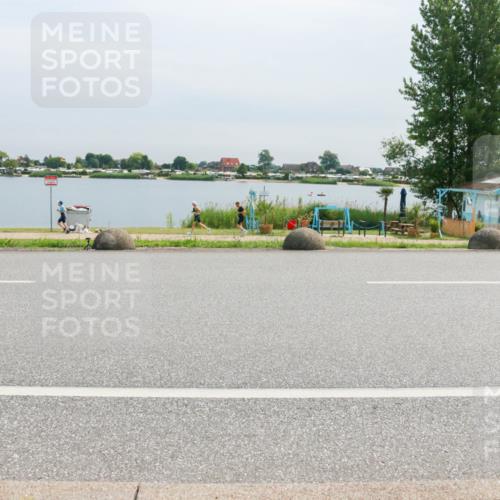 15.06.2025 - 27. Vierlanden-Triathlon H.Heesch http://msf.ph/oto/8052688 15.06.2025 11:00:52 Radfahren  meine-sportfotos.de